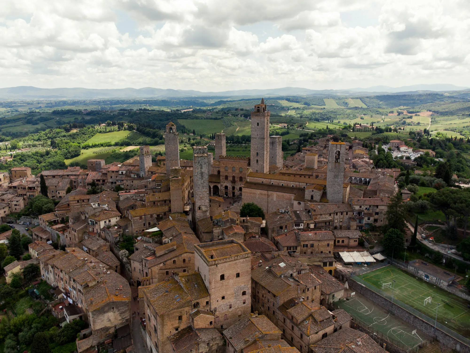 Панорамный вид на город Сан-Джиминьяно, Италия
