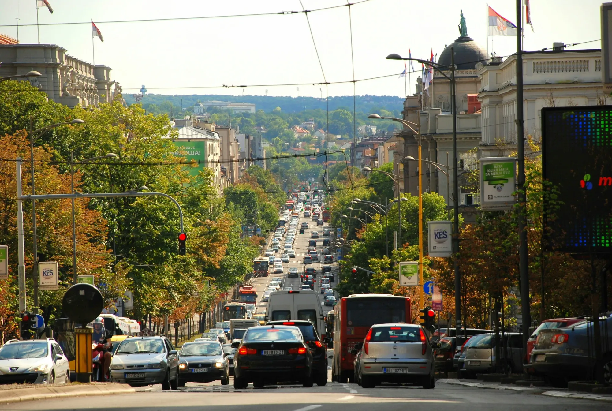 Улица в Белграде осенью